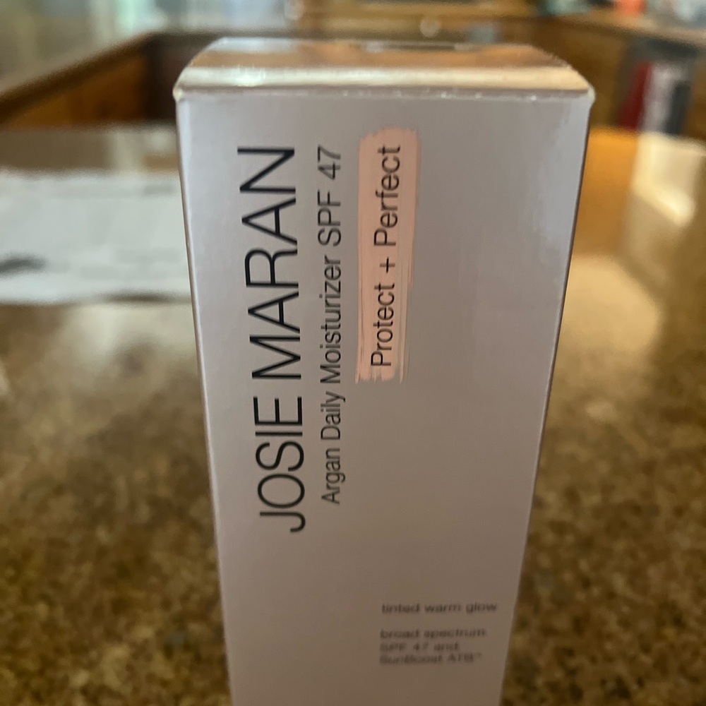 JOSIE MARAN Argan Daily Moisturizer SPF 47 - Protect + Perfect. Huge 6oz. Bottle